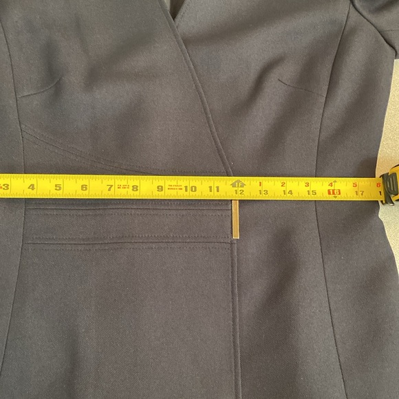 Tahari (Arthur Levine) - women’s blazer. Size 12 - Picture 8 of 10